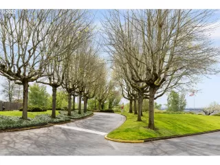 Photo #3: 22083185 Listing