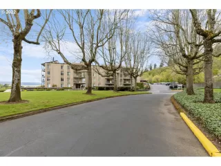 Photo #4: 22083185 Listing