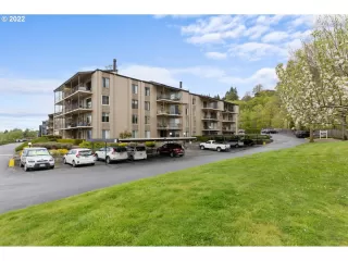 Photo #5: 22083185 Listing