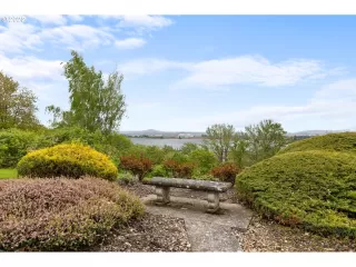 Photo #6: 22083185 Listing