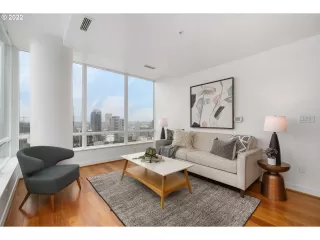 Photo #5: 22083638 Listing