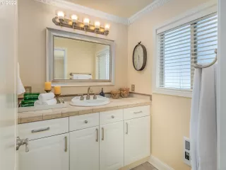 Photo #5: 22083695 Listing