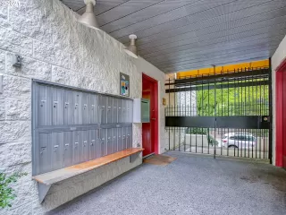 Photo #2: 22083729 Listing