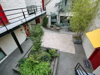 Photo #4: 22083729 Listing