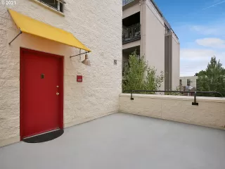 Photo #6: 22083729 Listing