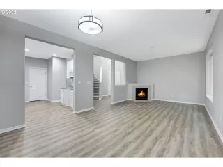 Photo #4: 22085487 Listing