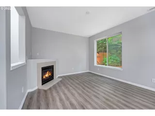 Photo #6: 22085487 Listing
