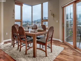 Photo #6: 22085903 Listing