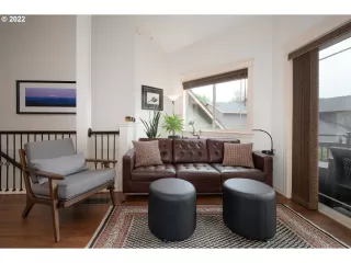 Photo #4: 22086123 Listing