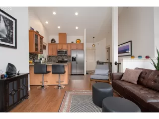 Photo #5: 22086123 Listing