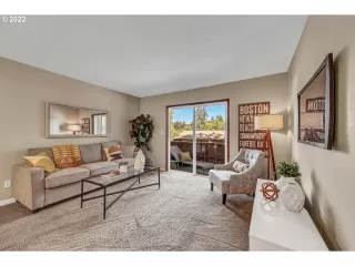 Photo #4: 22086206 Listing