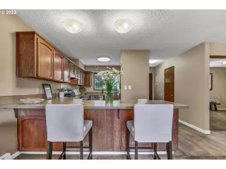 Photo #5: 22086206 Listing