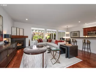 Photo #6: 22086940 Listing