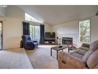 Photo #6: 22087553 Listing