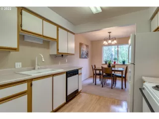 Photo #4: 22087912 Listing