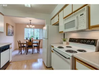 Photo #5: 22087912 Listing