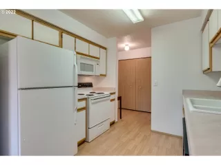 Photo #6: 22087912 Listing