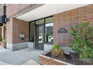 Photo #4: 22088065 Listing