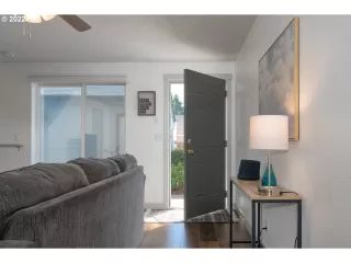 Photo #4: 22088395 Listing