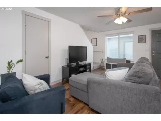 Photo #5: 22088395 Listing