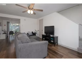 Photo #6: 22088395 Listing