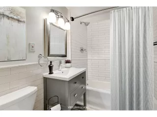 Photo #4: 22088841 Listing