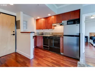 Photo #5: 22088841 Listing