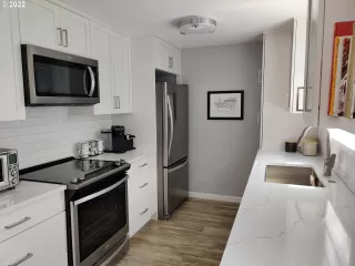 Photo #4: 22088981 Listing