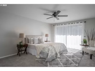 Photo #6: 22089212 Listing