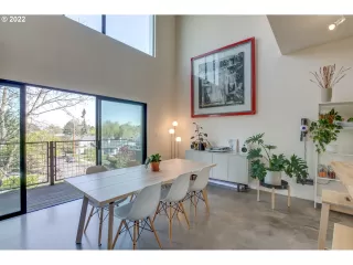 Photo #5: 22089905 Listing