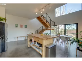 Photo #6: 22089905 Listing