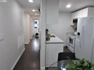 Photo #3: 22090788 Listing