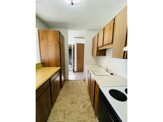 Photo #6: 22090879 Listing