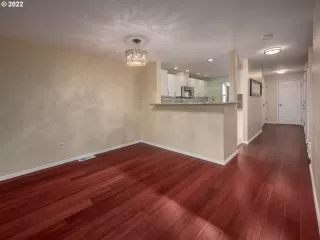 Photo #5: 22092402 Listing 