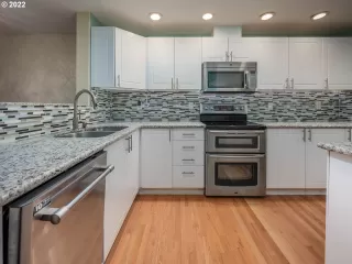 Photo #6: 22092402 Listing 