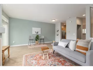 Photo #6: 22092824 Listing