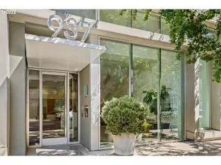 Photo #2: 22093648 Listing