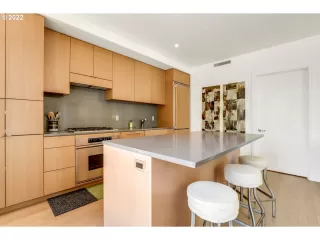 Photo #4: 22093648 Listing