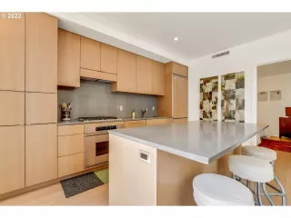 Photo #5: 22093648 Listing