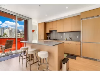 Photo #6: 22093648 Listing