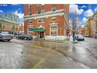 Photo #3: 22093787 Listing