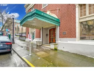 Photo #4: 22093787 Listing