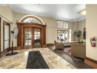 Photo #6: 22093787 Listing