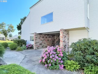 Photo #1: 22094144 Listing 