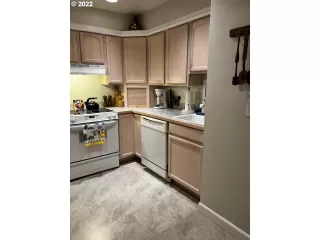 Photo #4: 22094784 Listing