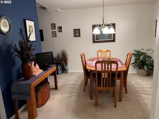 Photo #5: 22094784 Listing