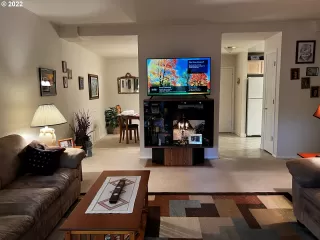 Photo #6: 22094784 Listing