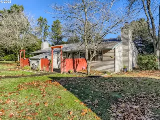 Photo #4: 22095055 Listing