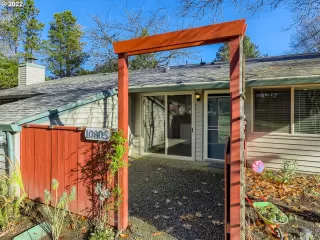 Photo #5: 22095055 Listing