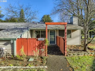 Photo #6: 22095055 Listing